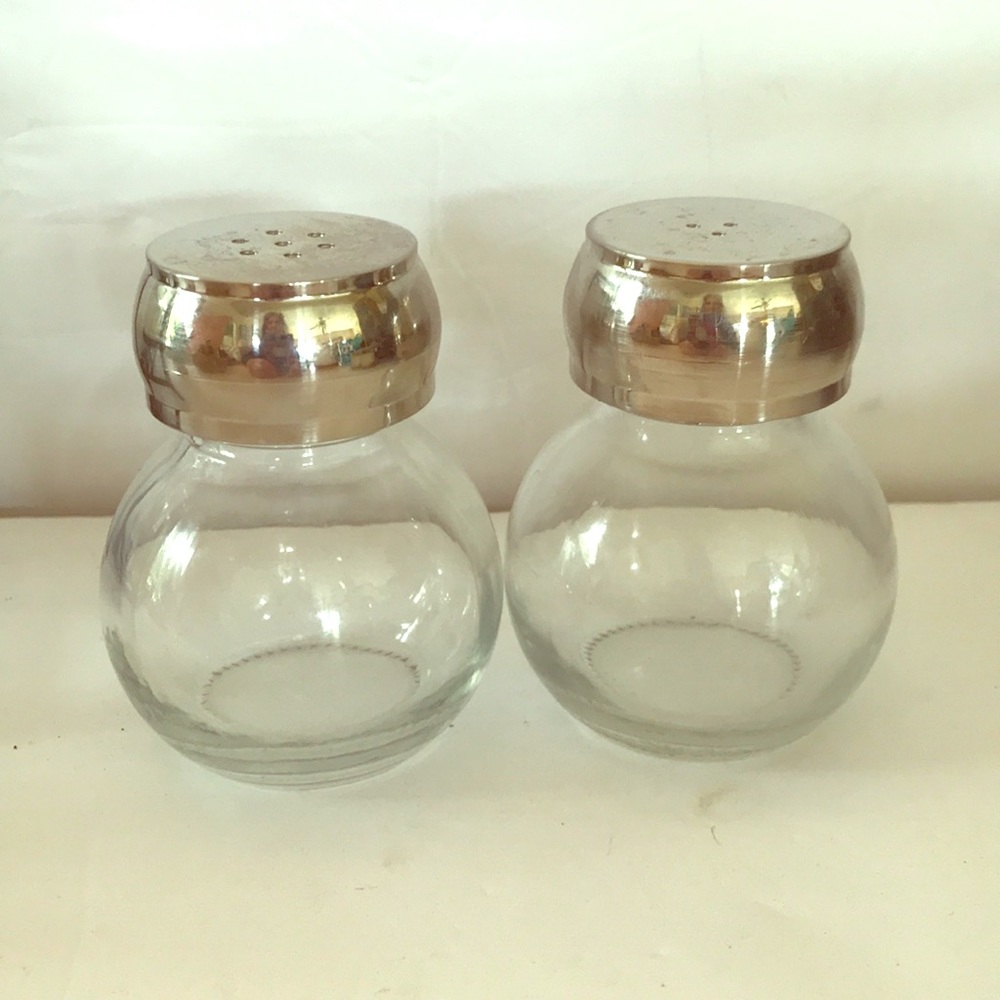 Salt n Pepper Shakers/pair